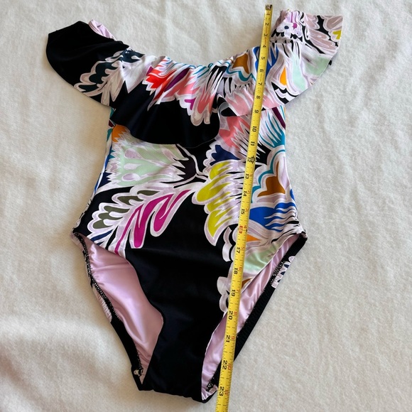 Trina Turk Women's Off-The-Shoulder Ruffle Bandeau One Piece Swimsuit Size 0 - Picture 9 of 10